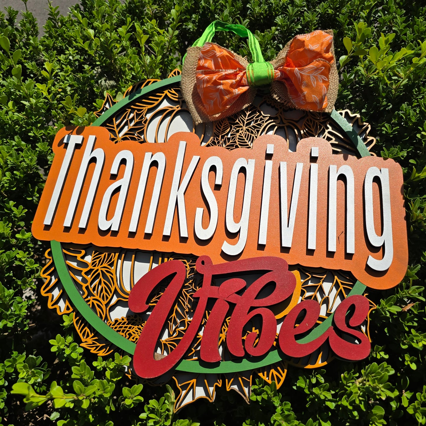 “Thanksgiving Vibes” Fall Wall Sign – Layered Holiday Décor with Autumn Charm