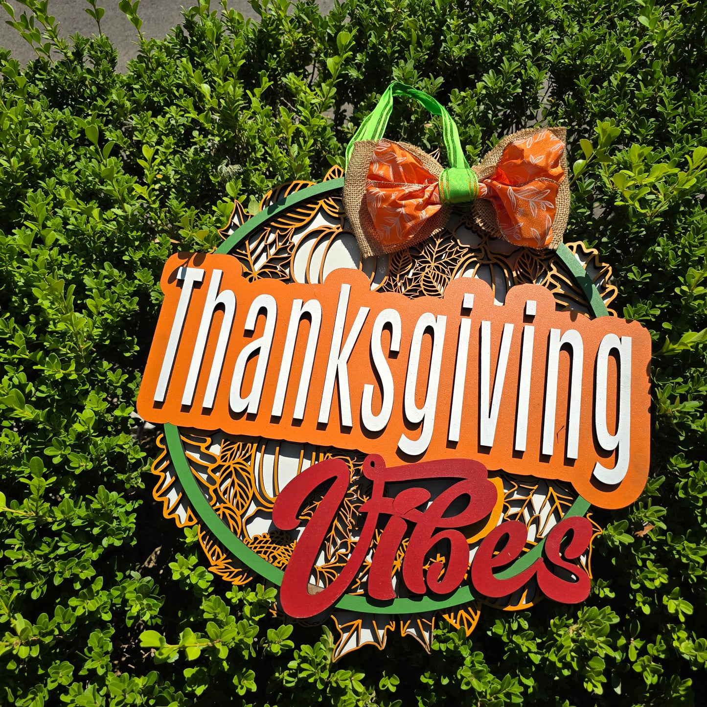 “Thanksgiving Vibes” Fall Wall Sign – Layered Holiday Décor with Autumn Charm