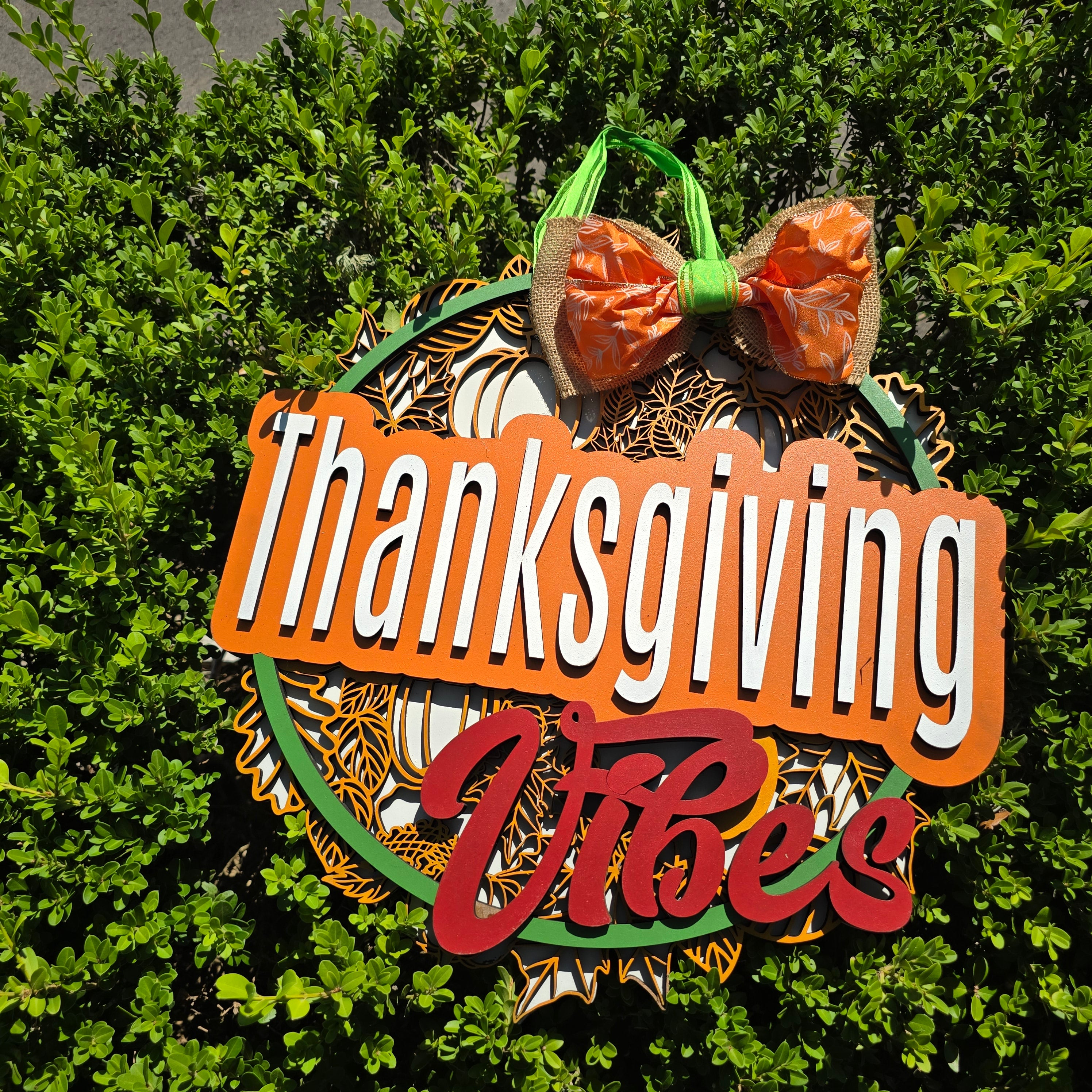 “Thanksgiving Vibes” Fall Wall Sign – Layered Holiday Décor with Autumn Charm